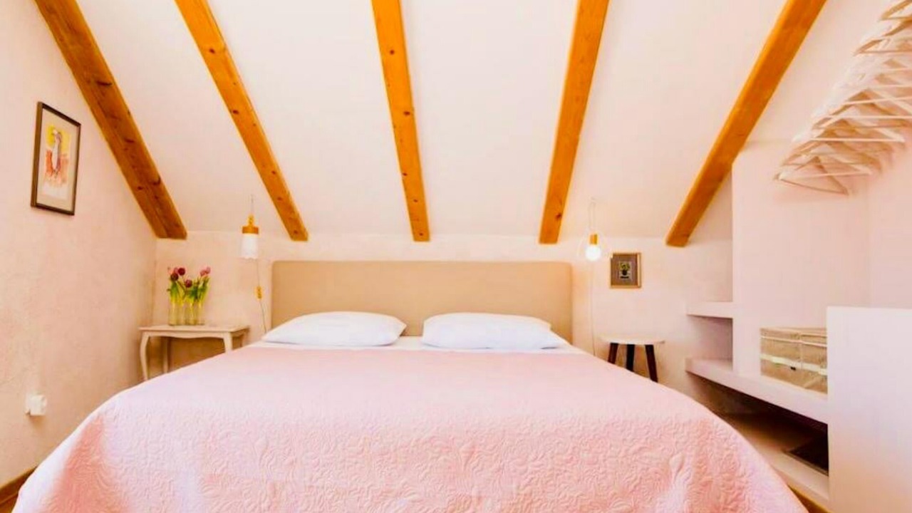 Photo of Bedroom in Pile