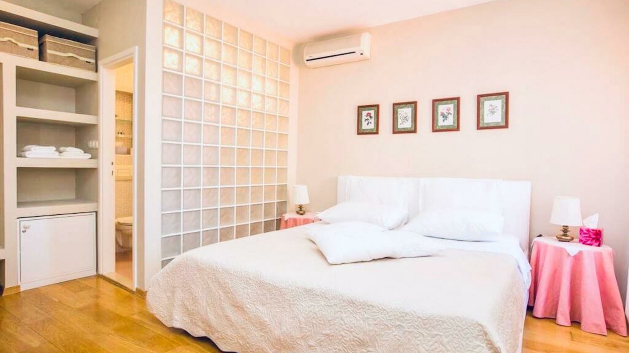 Photo of Bedroom in Pile