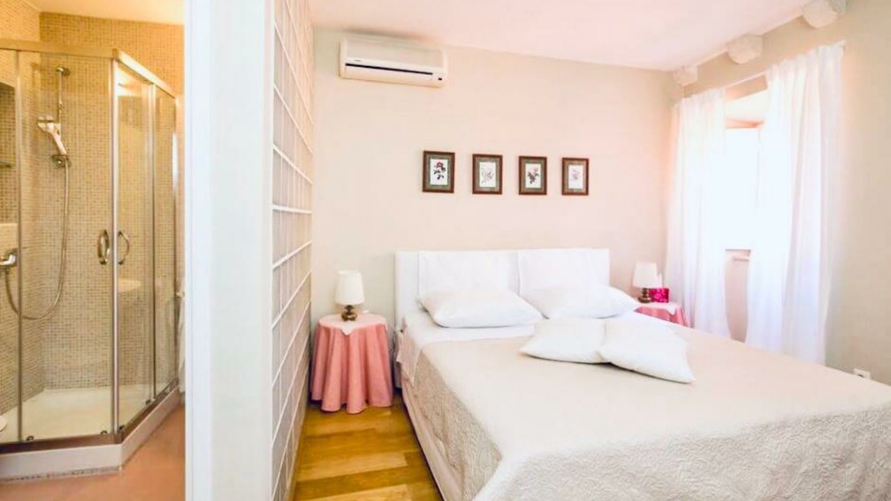 Photo of Bedroom in Pile