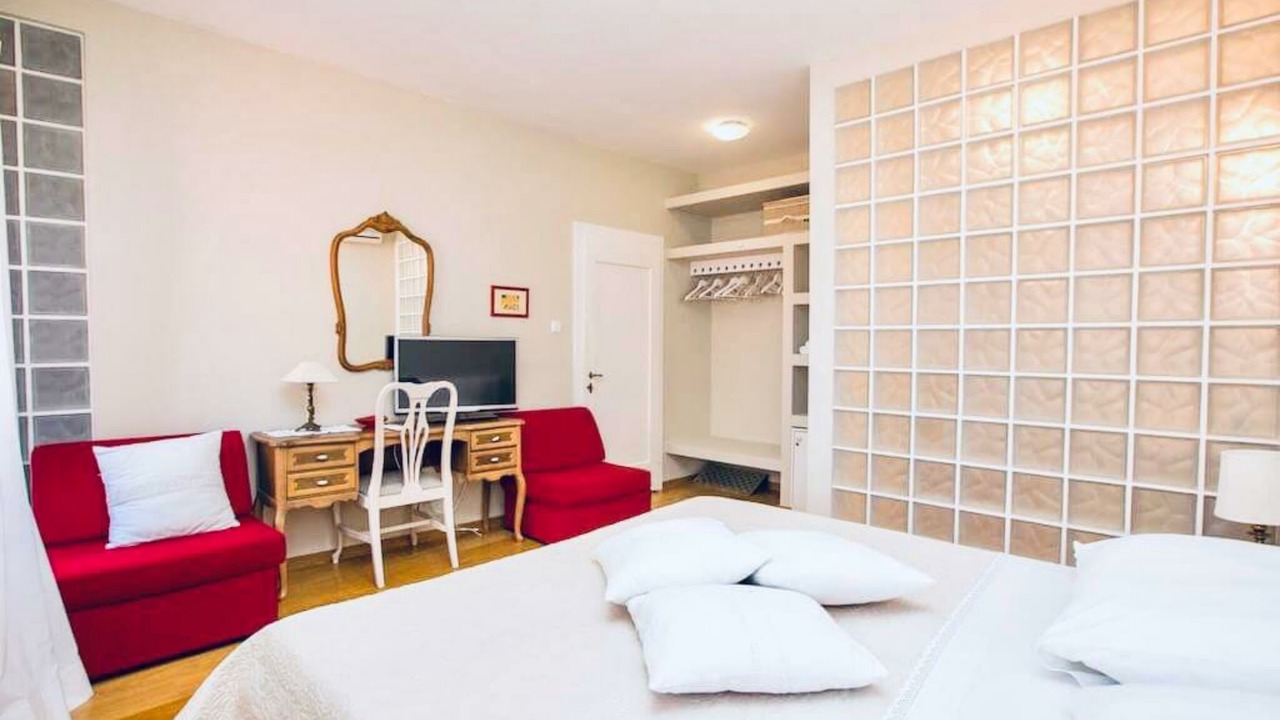 Photo of Bedroom in Pile
