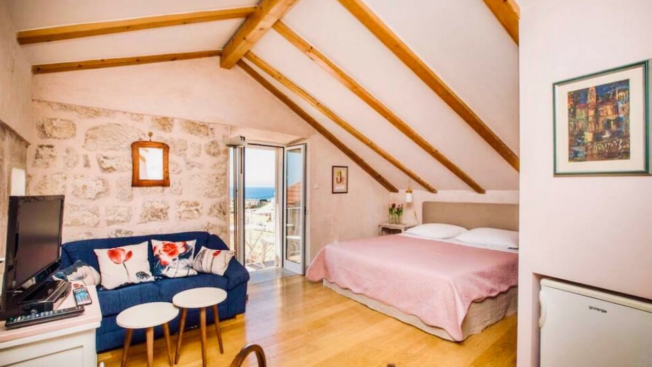 Photo of Bedroom in Pile