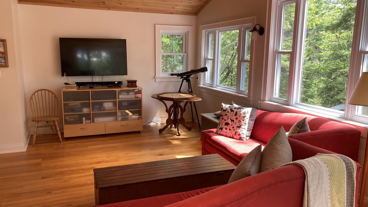 Photo of Livingroom in North Frontenac
