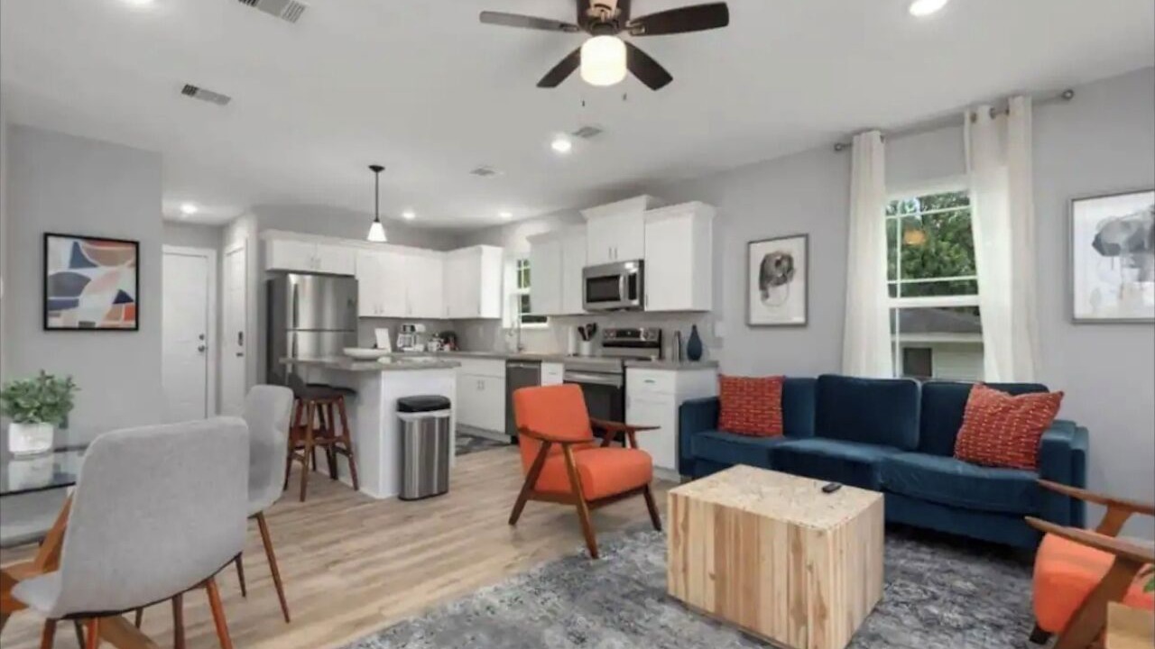 Photo of Livingroom in Northside