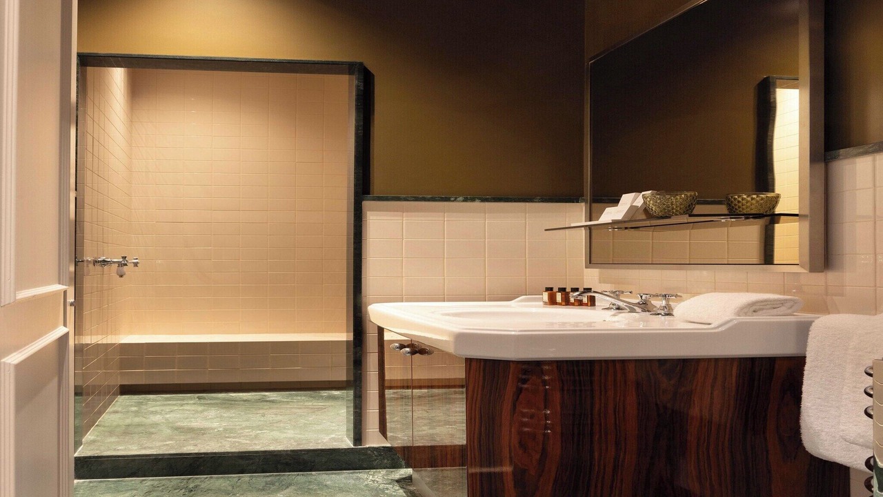 Photo of Bathroom in Quartier de l'Ecole-Militaire