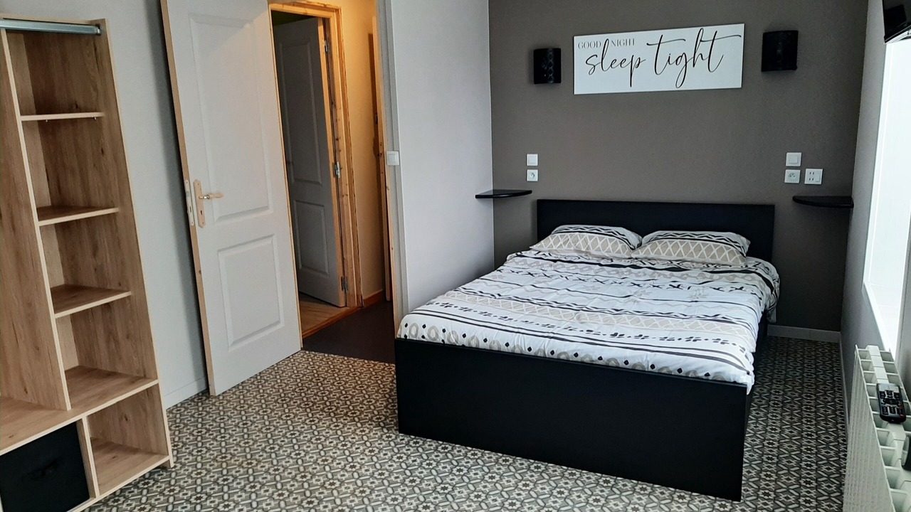 Photo of Bedroom in Le Mee