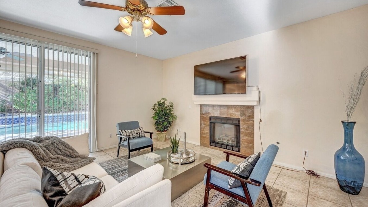 Photo of Livingroom in Desert Shores