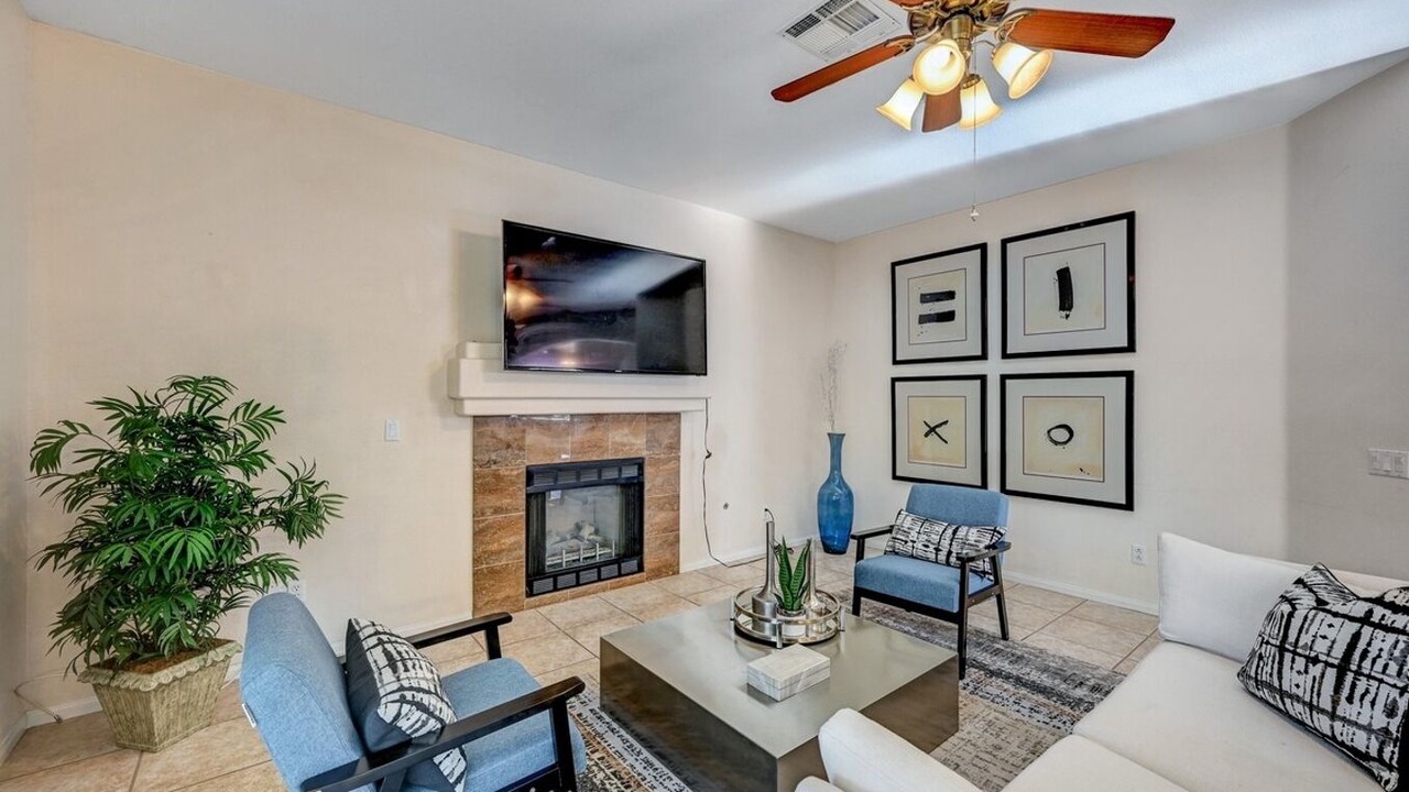 Photo of Livingroom in Desert Shores