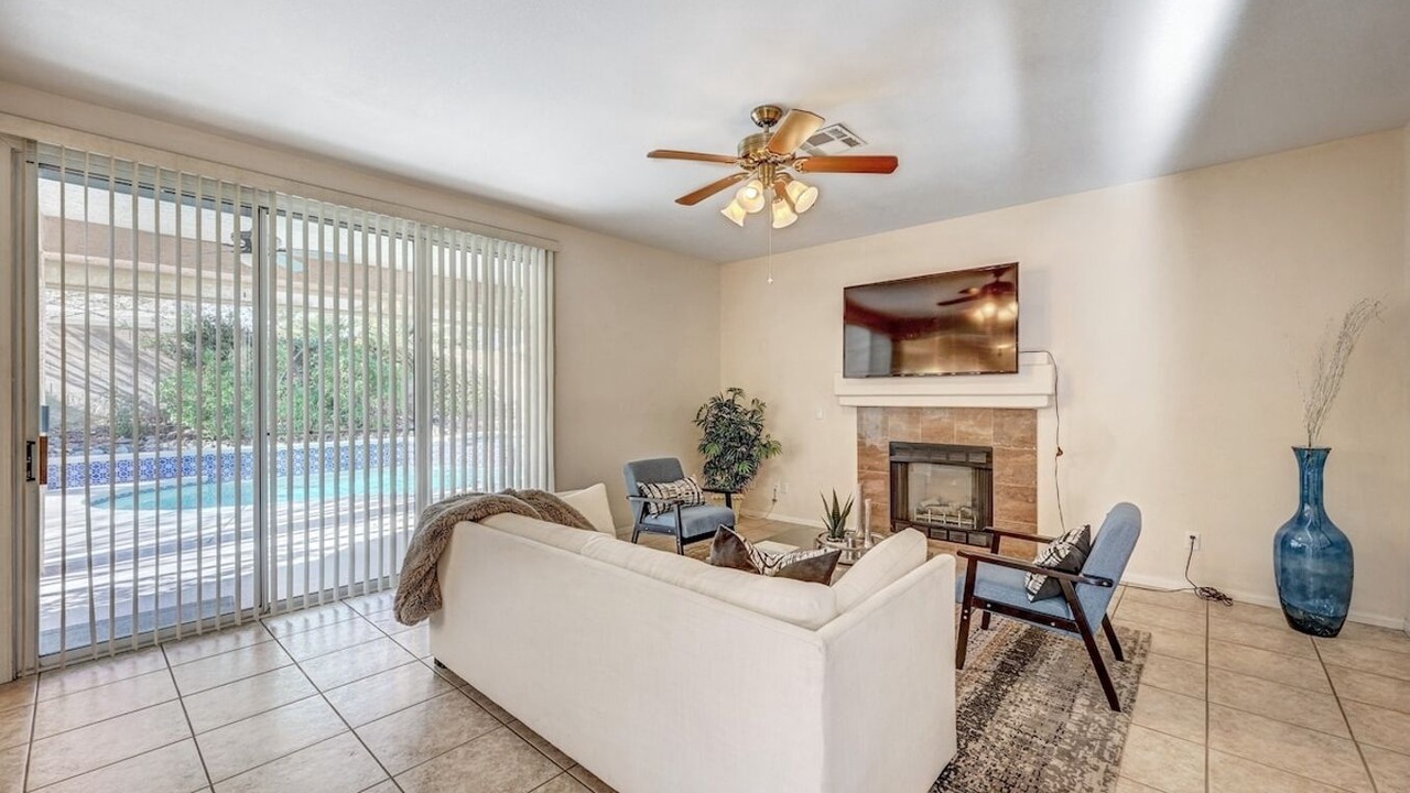Photo of Livingroom in Desert Shores