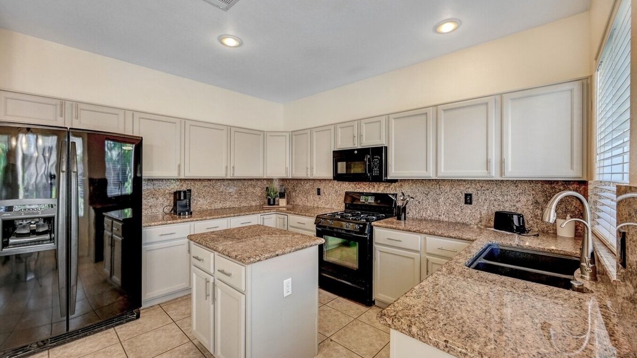 Photo of Kitchen in Desert Shores