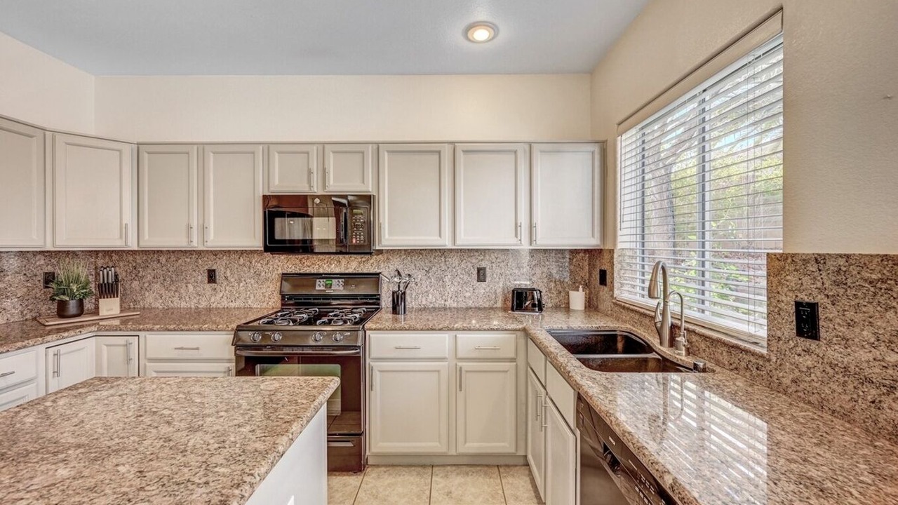 Photo of Kitchen in Desert Shores