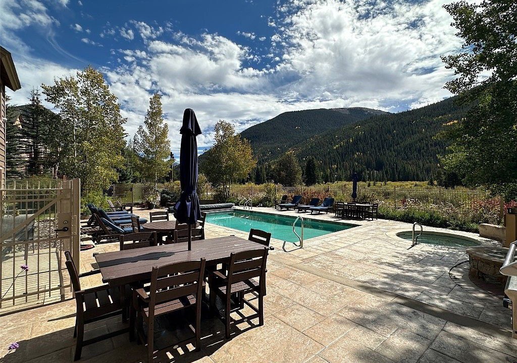 Photo of Outdoor in River Run