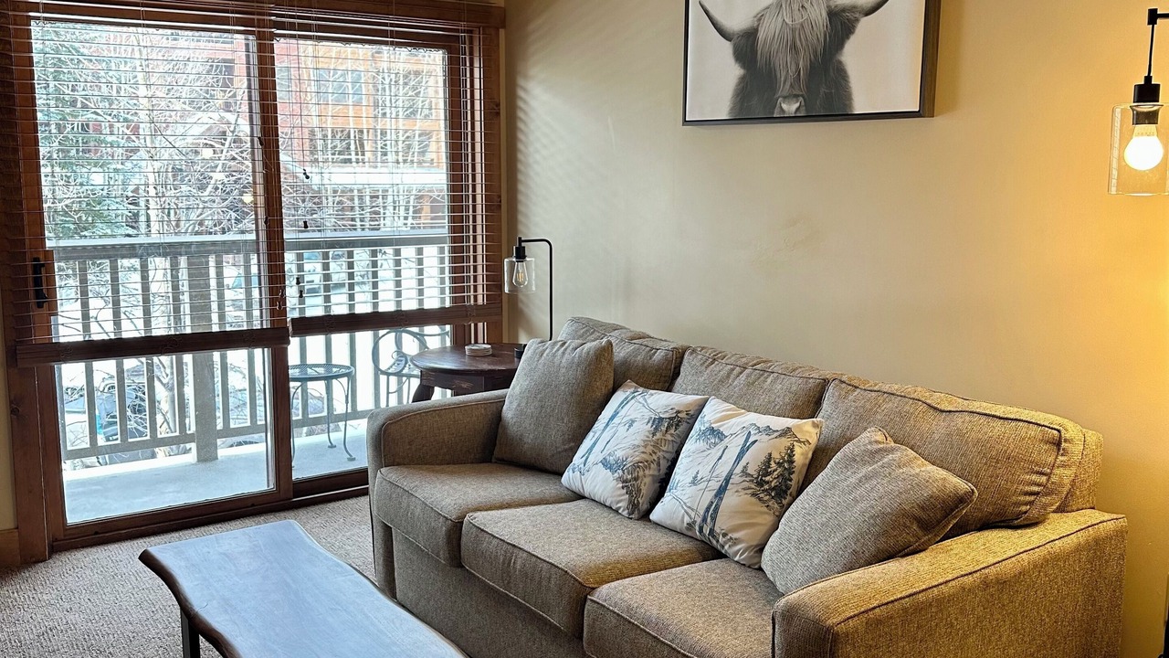 Photo of Livingroom in River Run