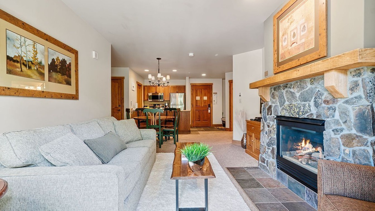 Photo of Livingroom in River Run