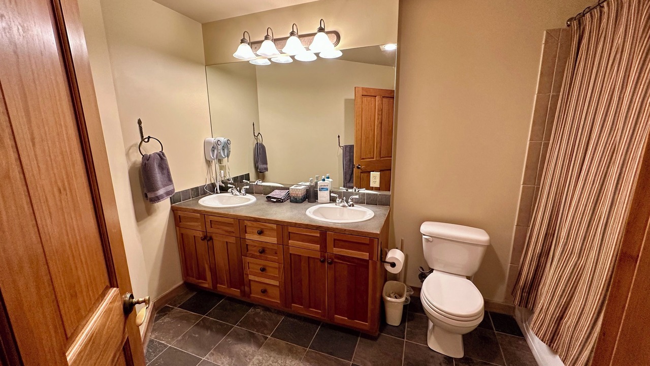 Photo of Bathroom in River Run
