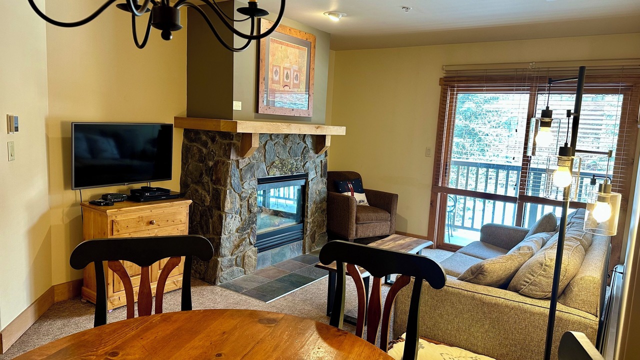Photo of Livingroom in River Run