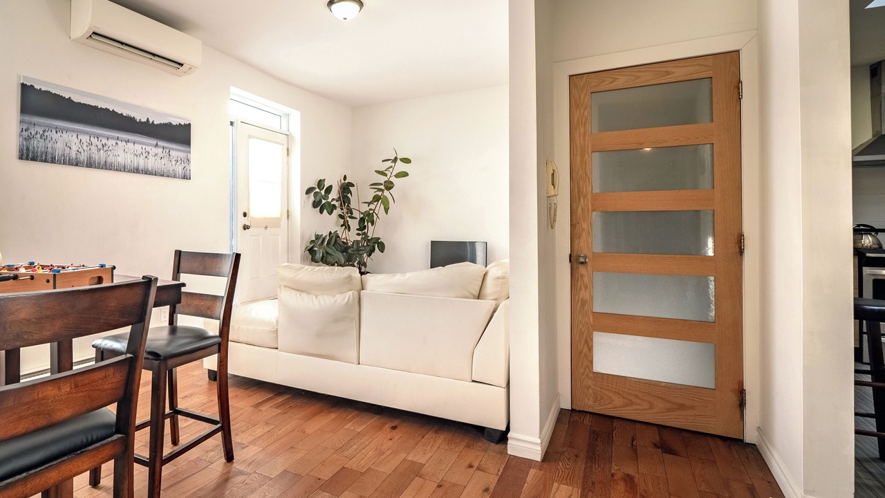 Photo of Livingroom in De Lorimier