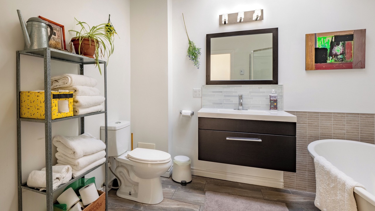 Photo of Bathroom in De Lorimier