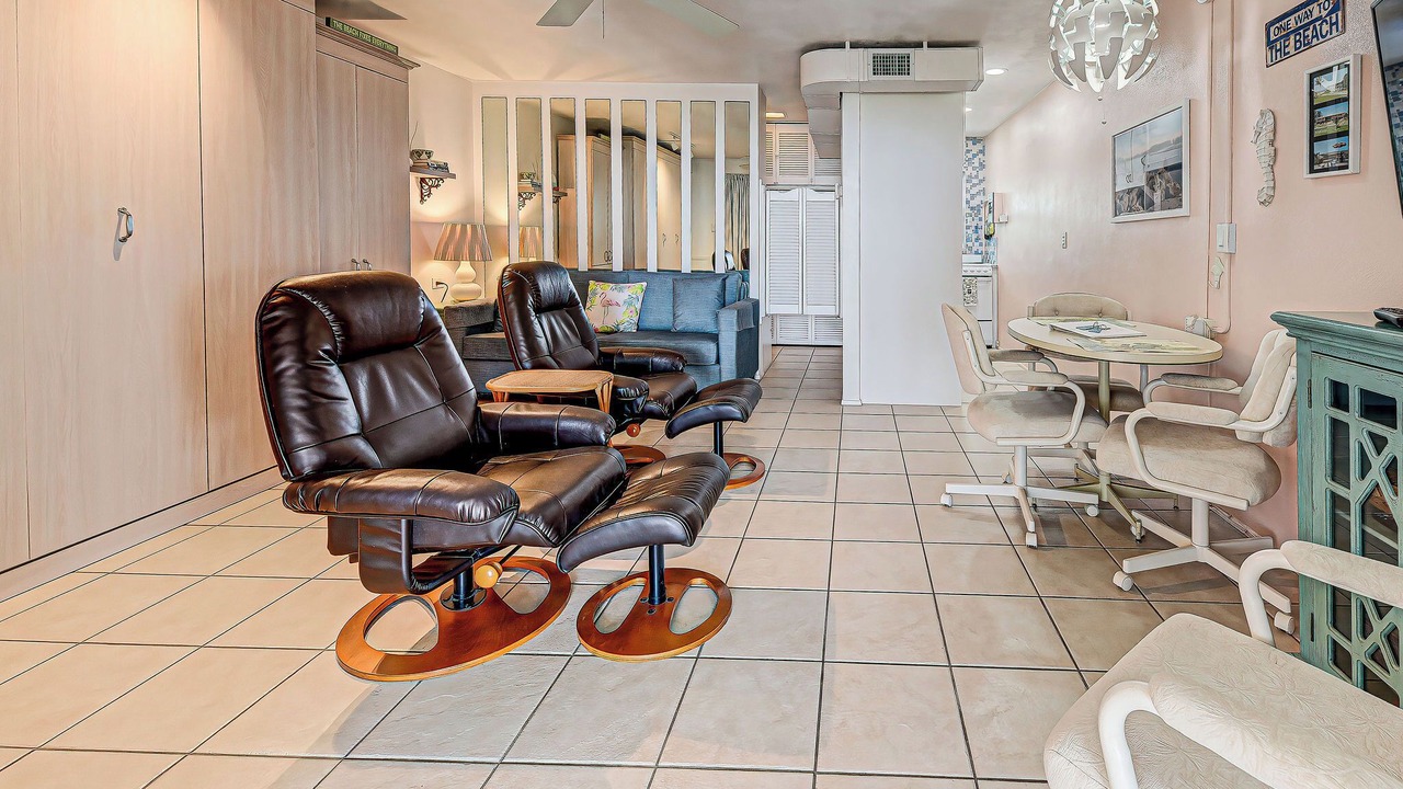 Photo of Livingroom in Golden Beach