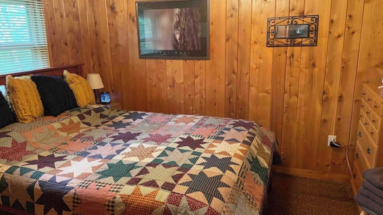 Photo of Bedroom in Grand Marais