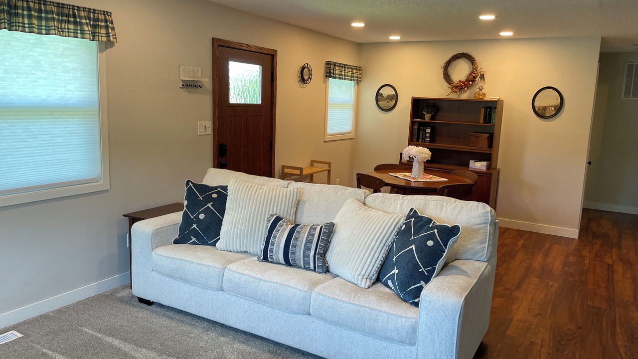 Photo of Livingroom in Thayer