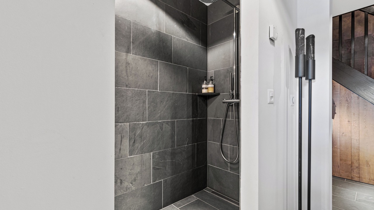 Photo of Bathroom in Vex