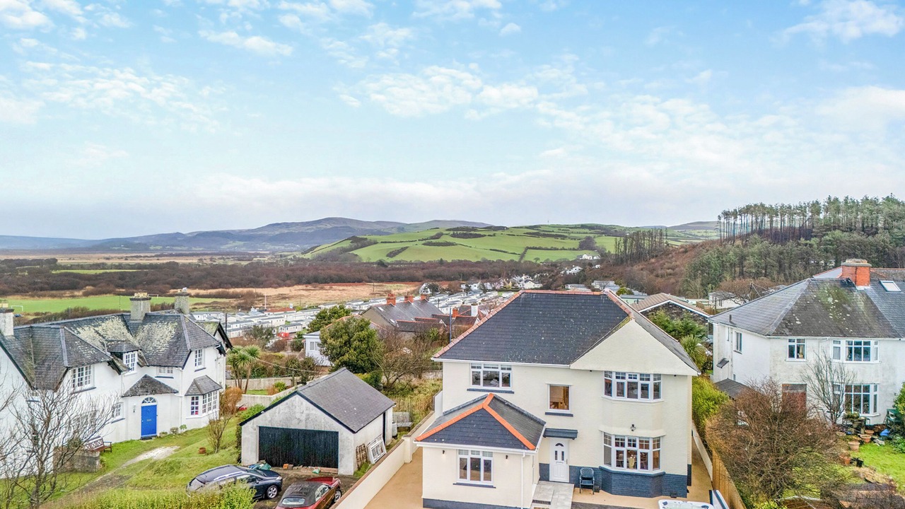 Photo of Others in Borth