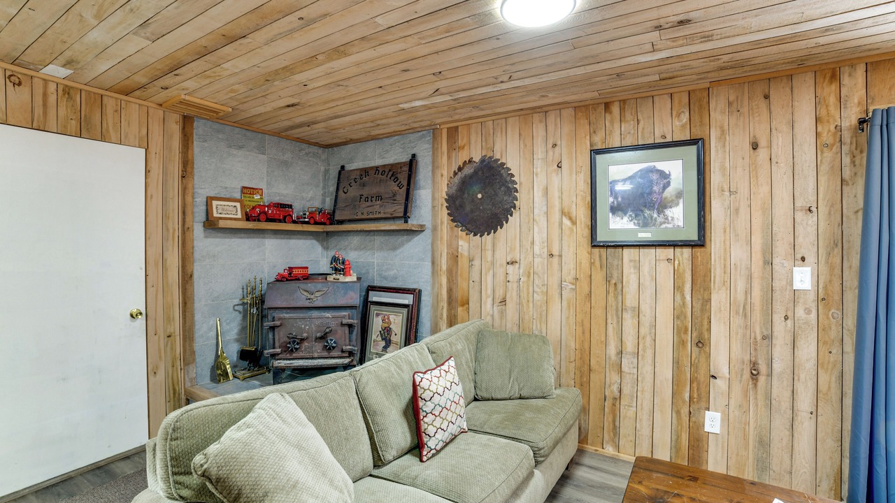 Photo of Livingroom in Long Eddy