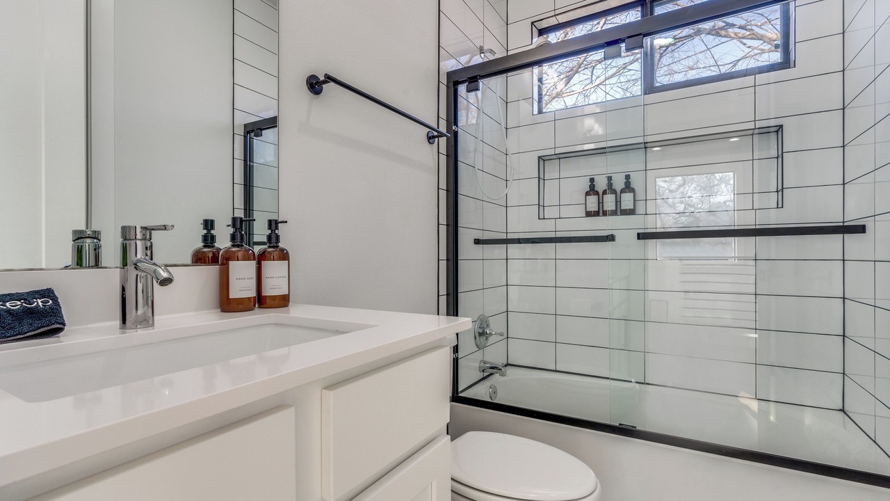 Photo of Bathroom in Govalle