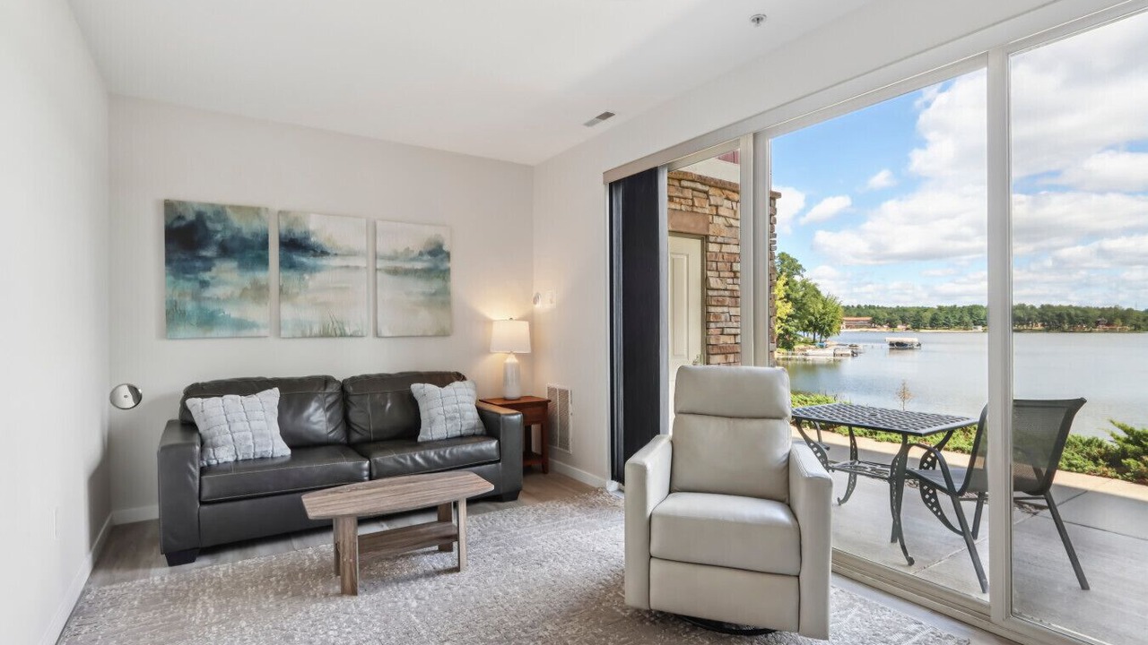 Photo of Livingroom in Lake Delton