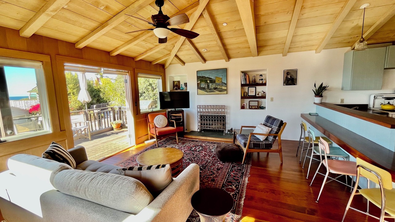 Photo of Livingroom in Three Arch Bay