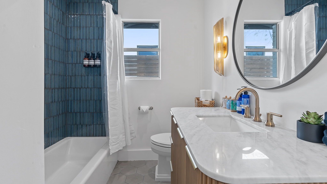 Photo of Bathroom in Greater South River City