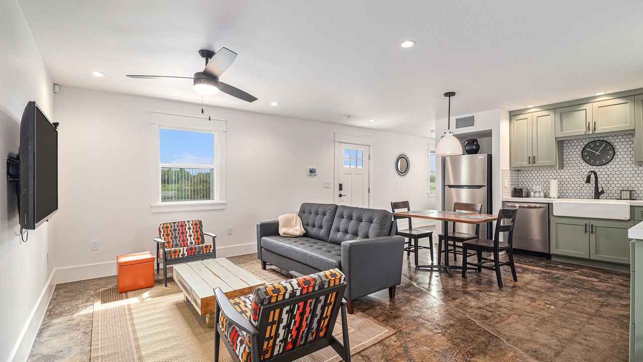 Photo of Livingroom in Willow Meadows/Willowbend Area