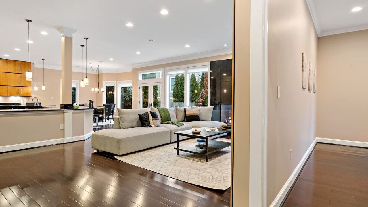 Photo of Livingroom in McLean