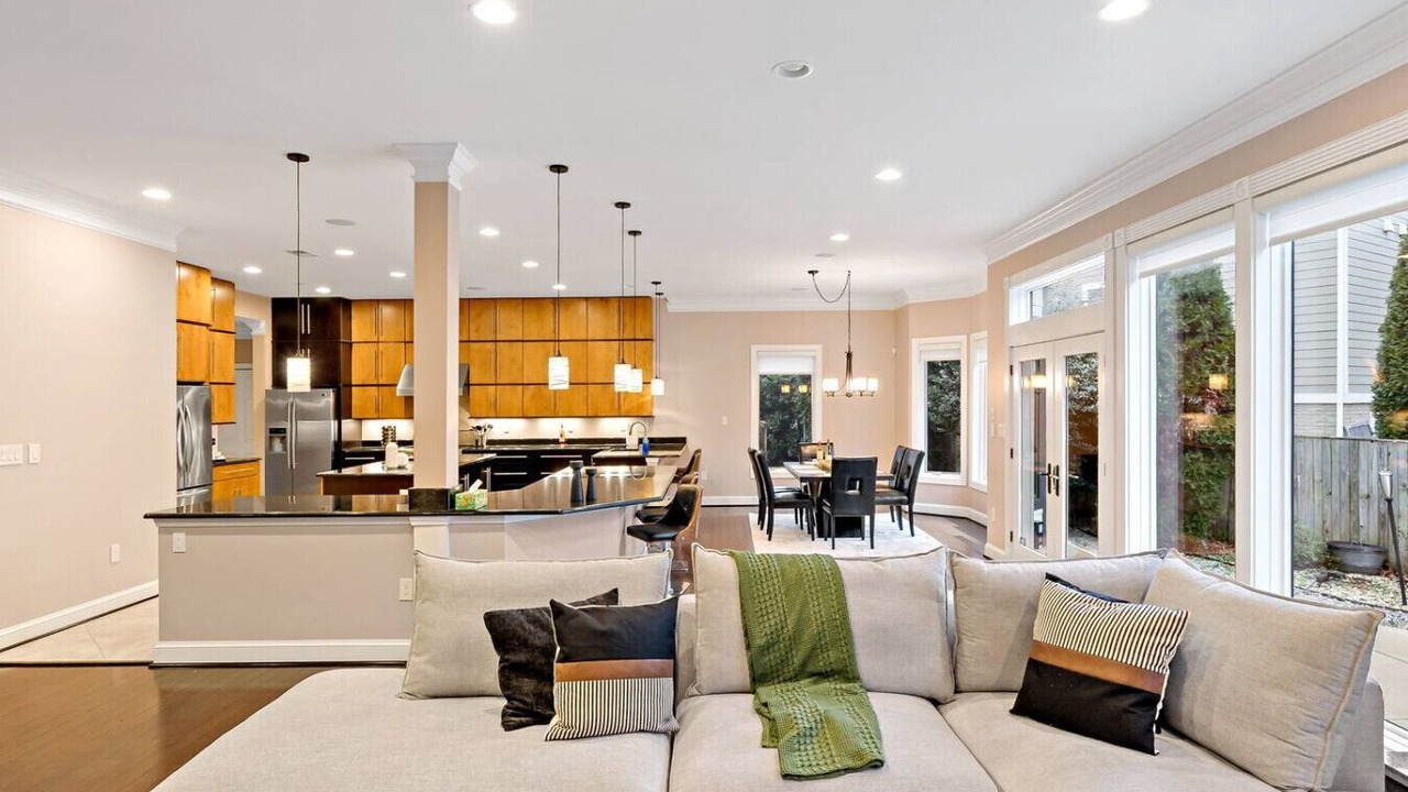 Photo of Livingroom in McLean