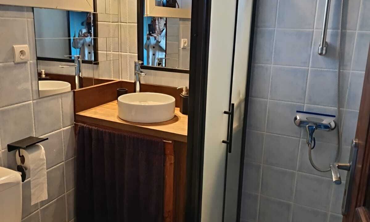 Photo of Bathroom in Loisieux