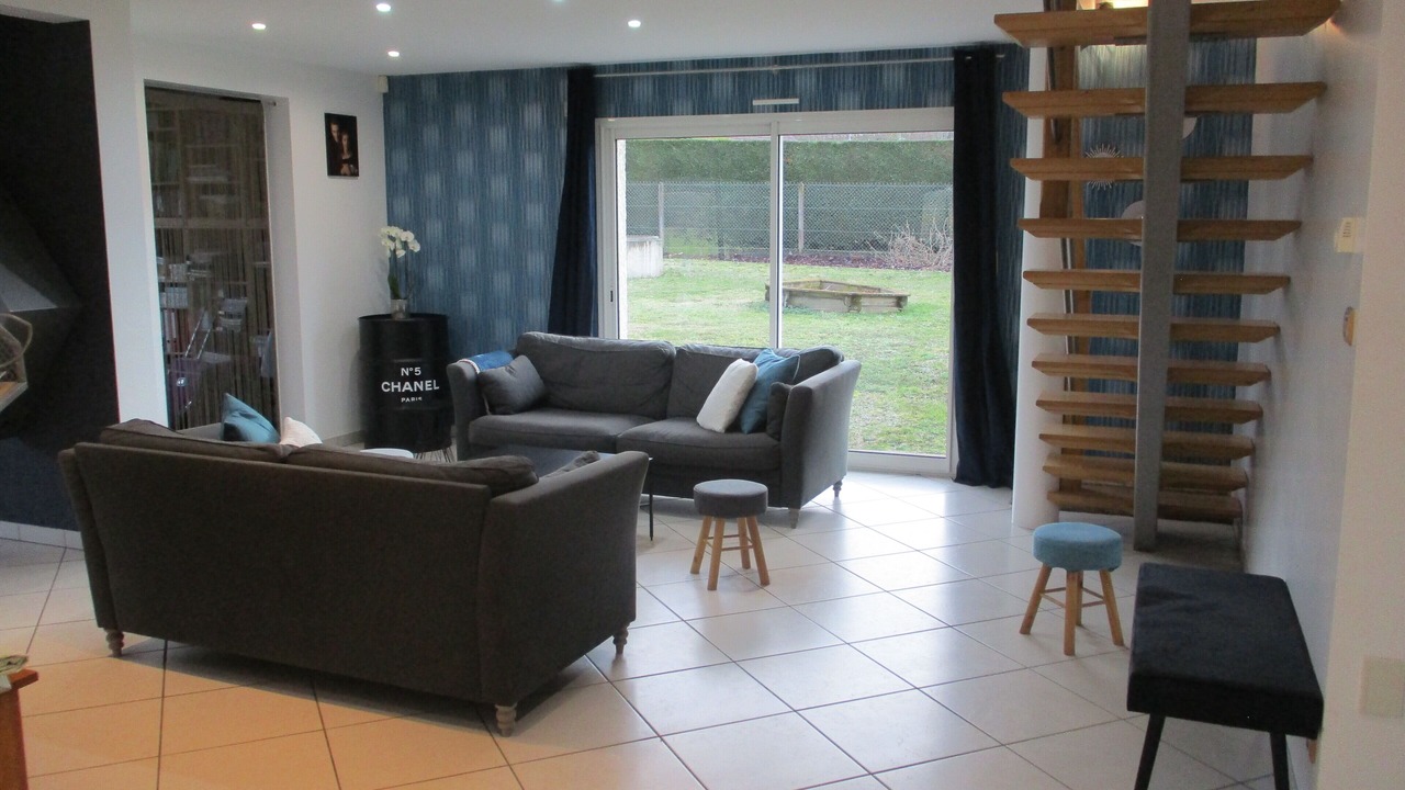 Photo of Livingroom in Peyrieu