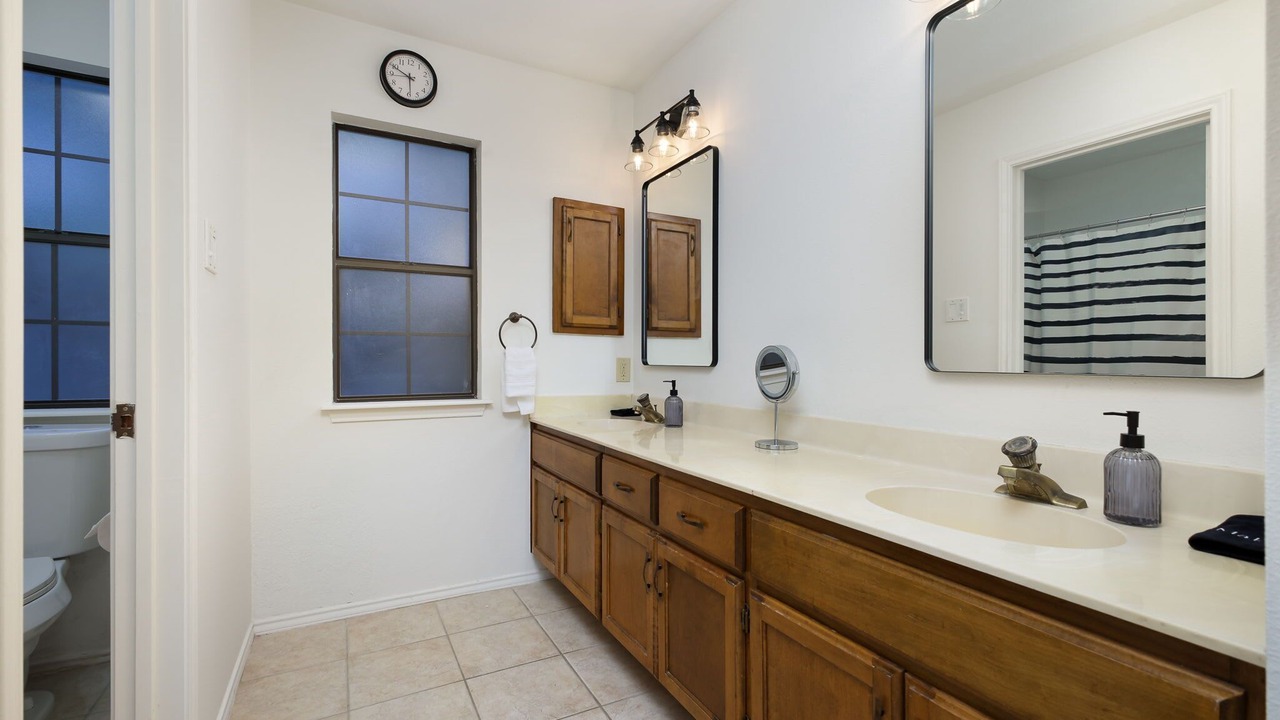 Photo of Bathroom in North Central Thousand Oaks