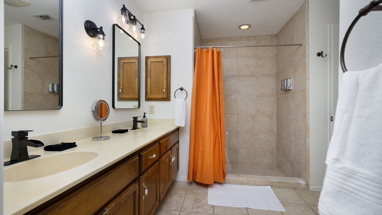Photo of Bathroom in North Central Thousand Oaks