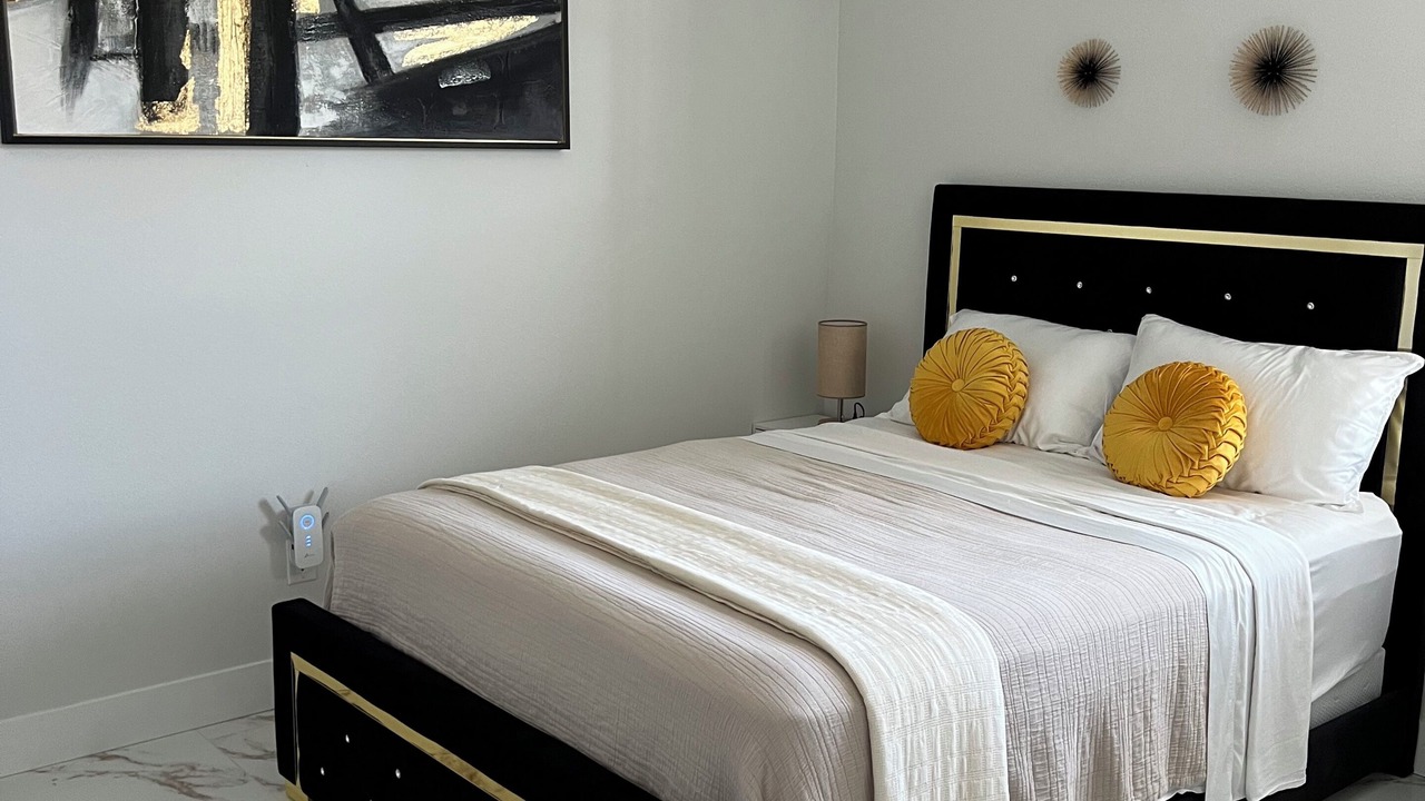 Photo of Bedroom in Pine Valley