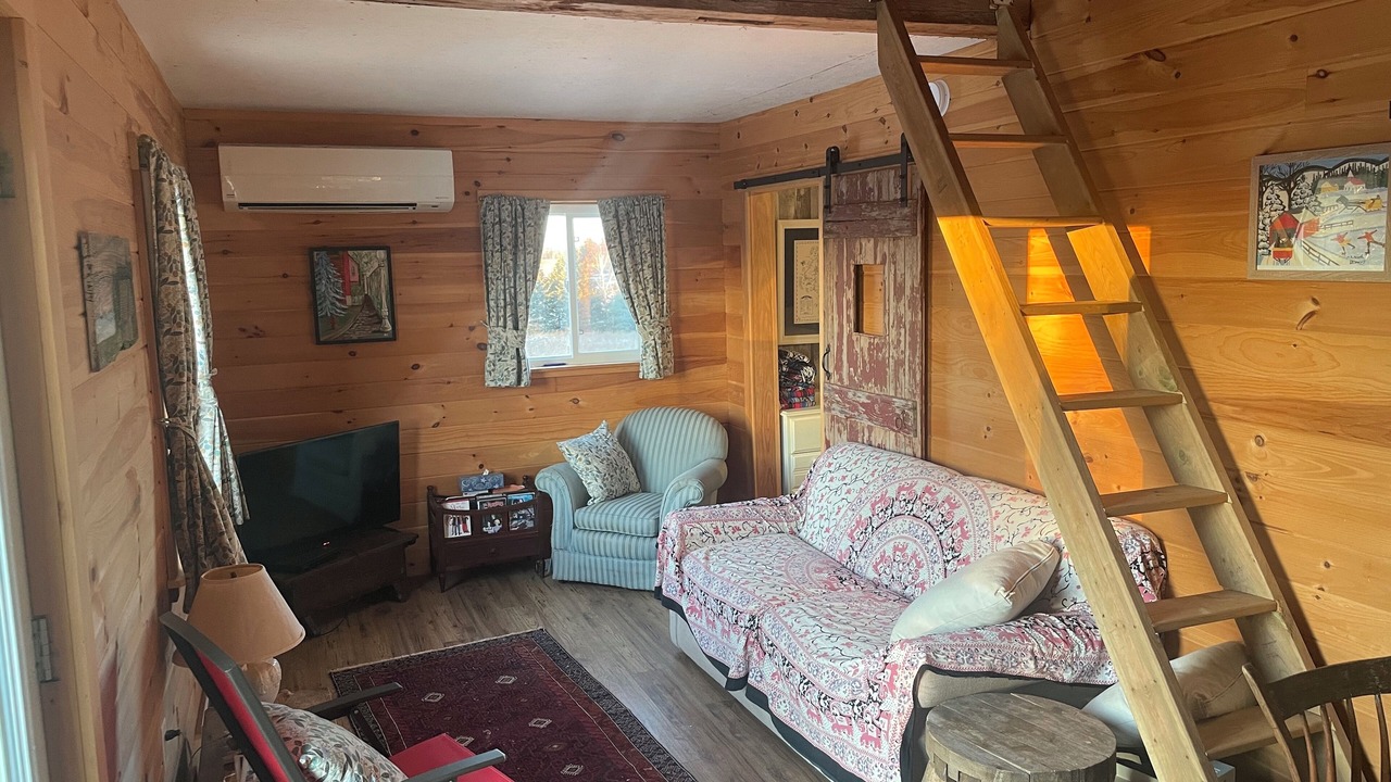 Photo of Livingroom in Flat River