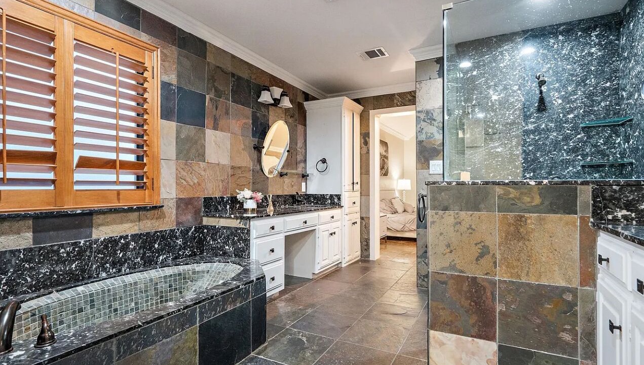 Photo of Bathroom in North Central Carrollton