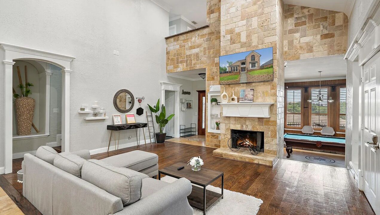 Photo of Livingroom in North Central Carrollton