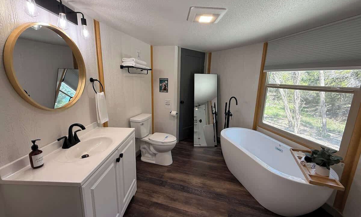 Photo of Bathroom in Canyon Lake