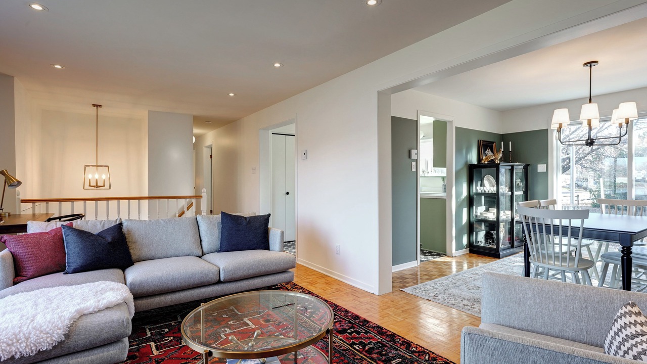 Photo of Livingroom in Mont-St-Hilaire