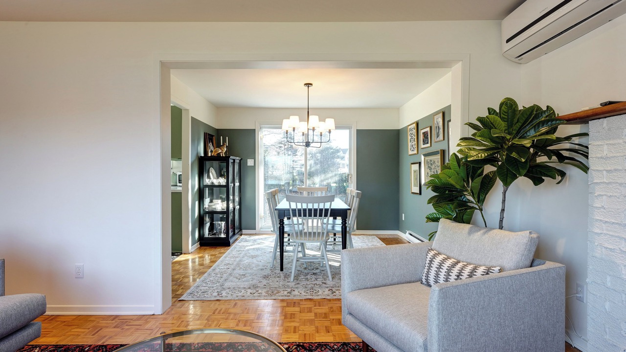 Photo of Livingroom in Mont-St-Hilaire
