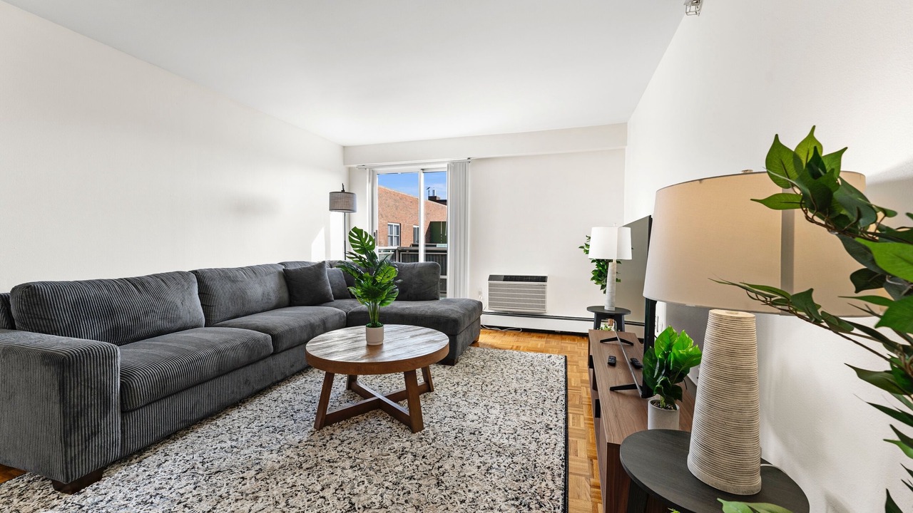 Photo of Livingroom in North Brookline