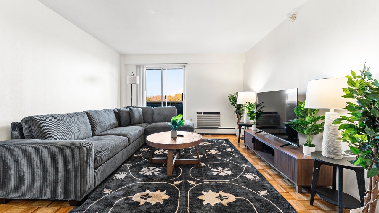 Photo of Livingroom in North Brookline