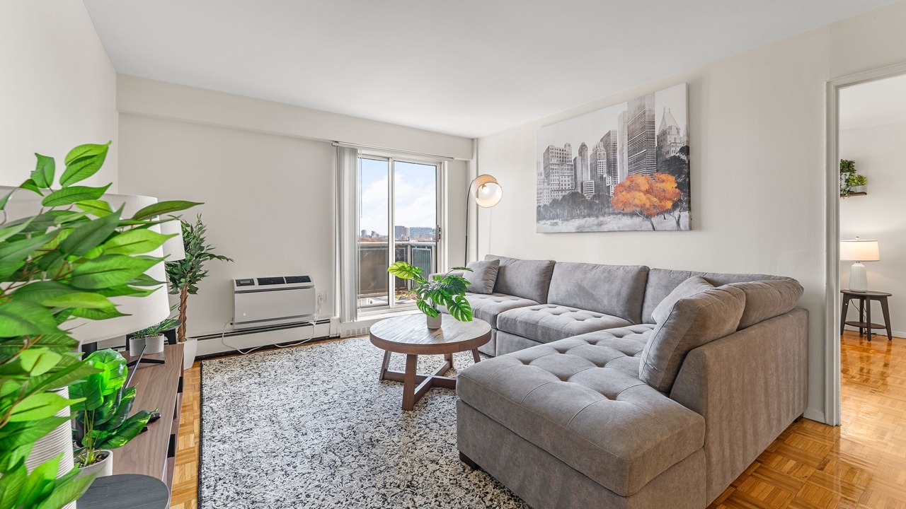 Photo of Livingroom in Longwood