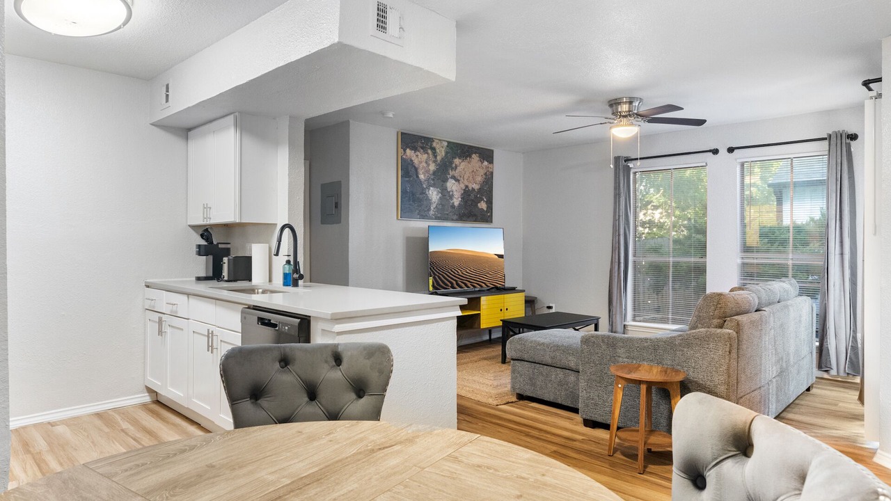 Photo of Livingroom in University Hills and Windsor Park
