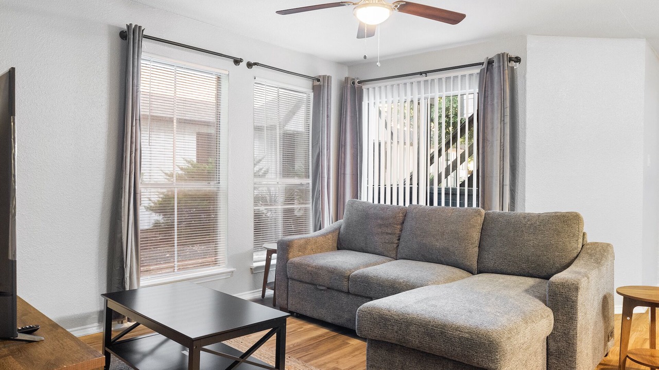 Photo of Livingroom in University Hills and Windsor Park